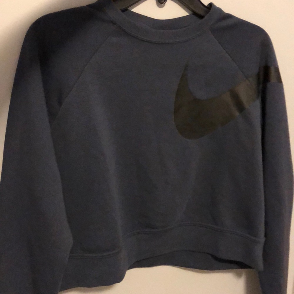 cropped sweatshirt